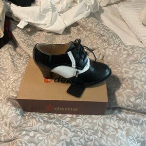 Odema Women's Oxford Heels - Size 9